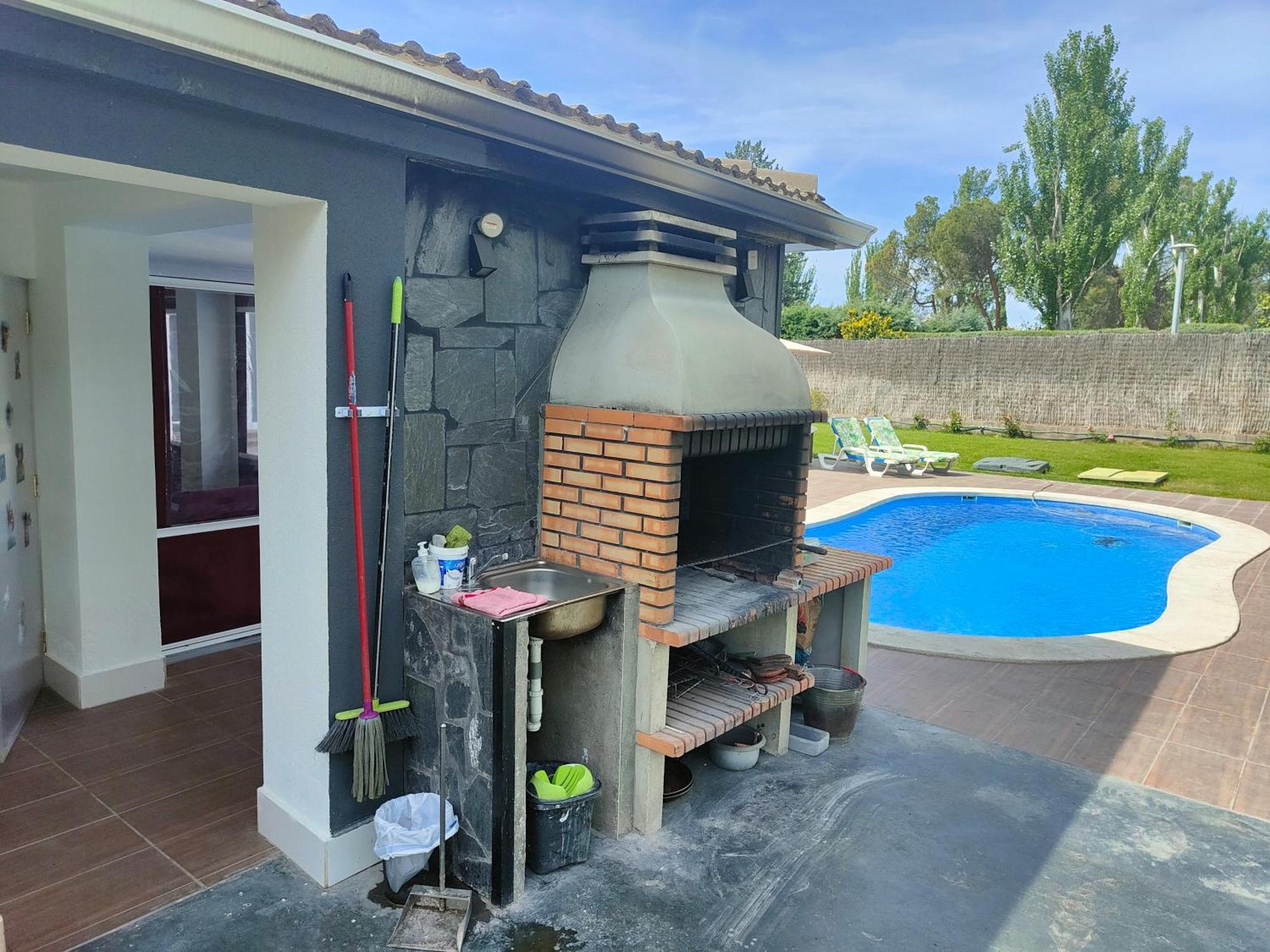 Chalet Con Piscina Y Jacuzzi En Madrid Alquila Habitaciones Algete المظهر الخارجي الصورة